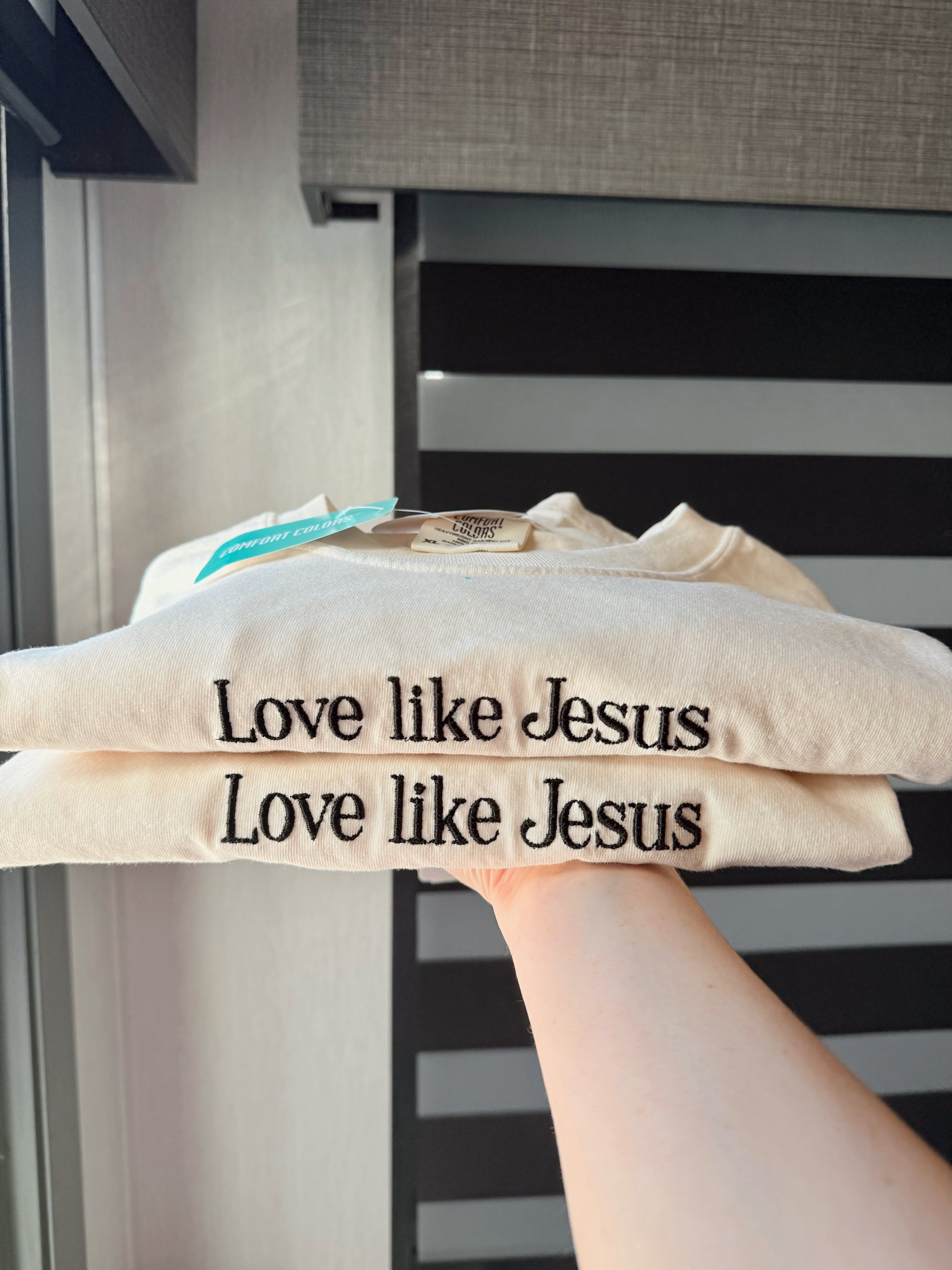 Love like Jesus puff embroidered tee