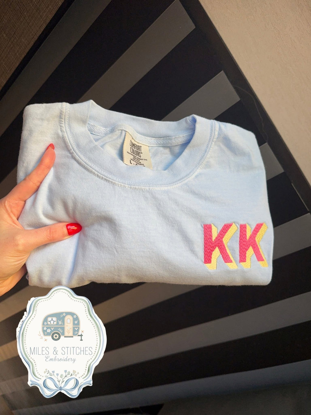 Color block monogram tee