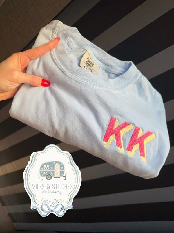 Color block monogram tee